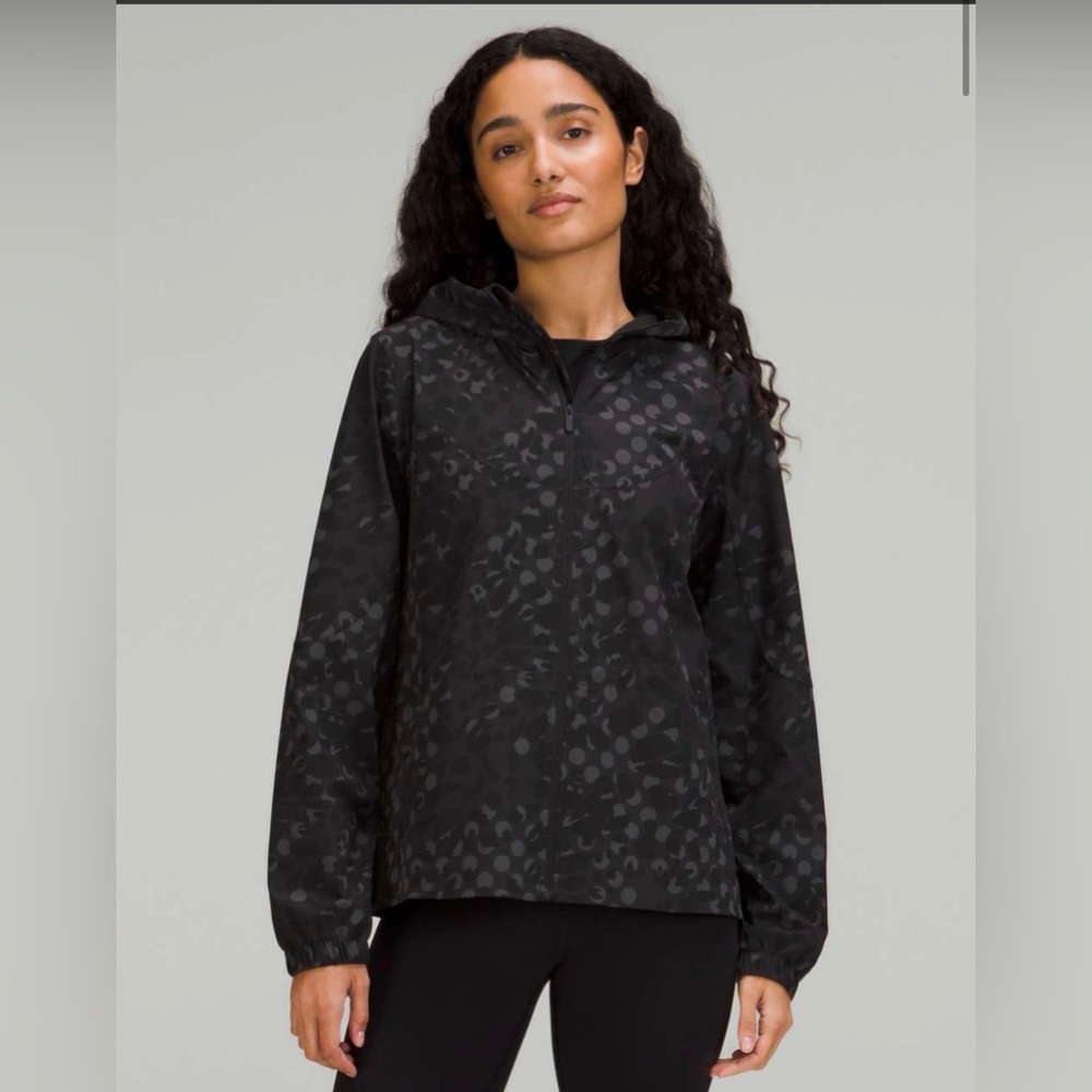 Lululemon Packable Water-Repellent Jacket
Primal‎ Dot Max Black Size 4